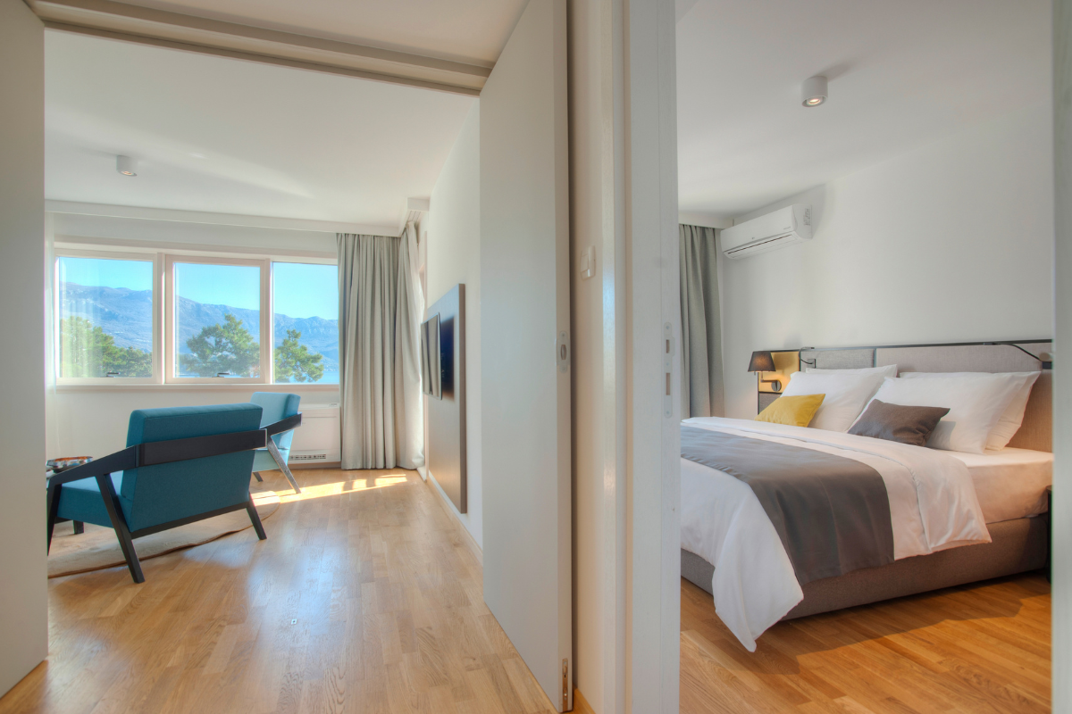 dnevna soba sa pogledom na grad